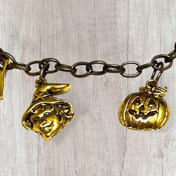 Hand Crafted Halloween Charm Bracelet Witch Cat Pumpkin Spider Bat Gold - Picture 2 of 6